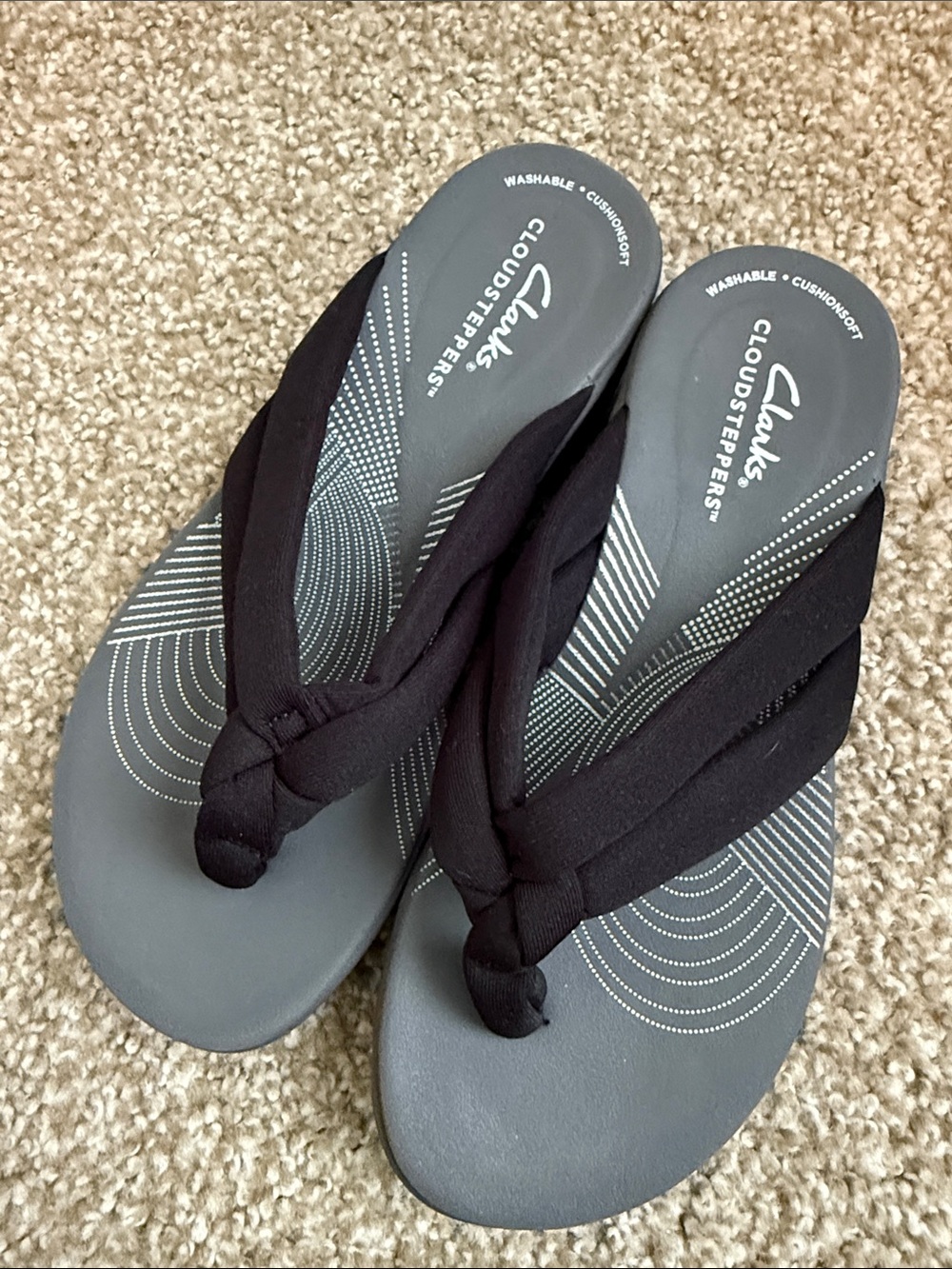 Clarks Cloudsteppers Black and Gray Cushioned Thong Sandals